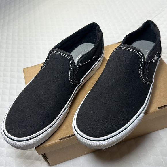 VANS Black Canvas Slip on Skater Shoes. Women’s Size 10. Like New. - Picture 3 of 9